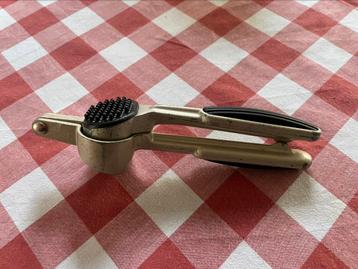 Retro Knoflookperser beschikbaar voor biedingen