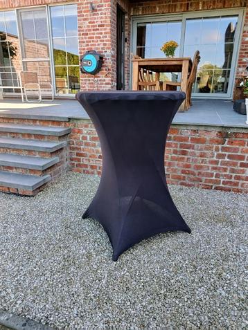 Partytafel beschikbaar voor biedingen