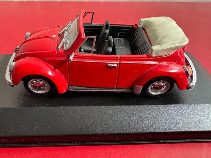 1978 VW Beetle 1303 Cabriolet rouge Echelle : 1/43, Hobby & Loisirs créatifs, Voitures miniatures | 1:43, Comme neuf, Voiture