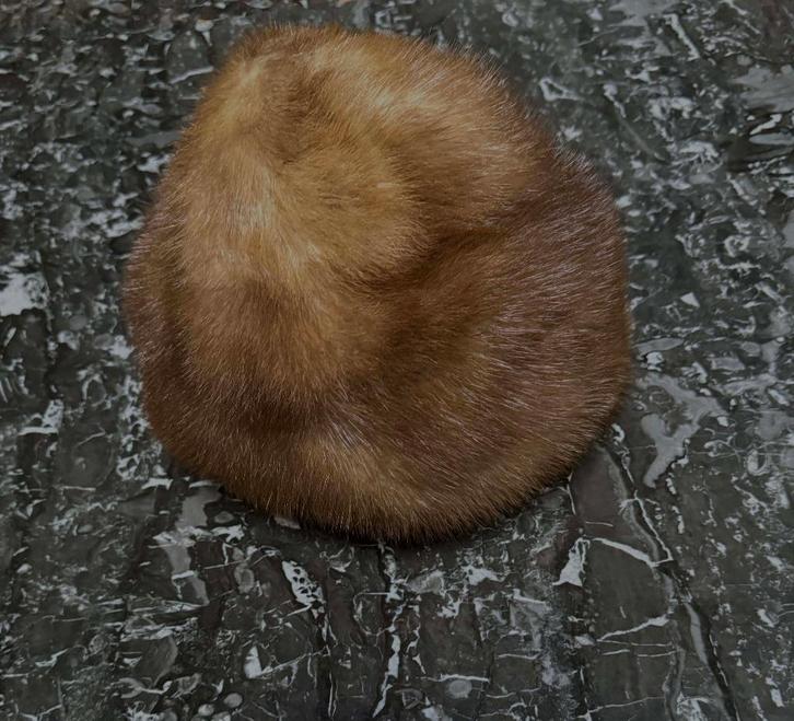 Heel mooie hoed in prachtig nerts bont – perf.staat, Kleding | Dames, Hoeden en Petten, Zo goed als nieuw, Hoed, Ophalen of Verzenden