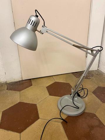 Lampe de bureau beschikbaar voor biedingen
