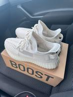 Yeezy boost 350 V2 bone/ maat 45, Kleding | Heren, Schoenen, Ophalen of Verzenden, Zo goed als nieuw