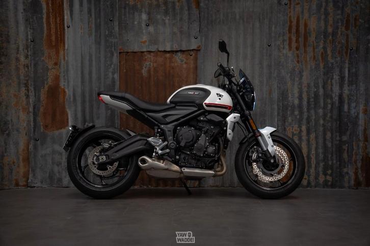 Triumph Trident: Crystal White, Motos, Motos | Triumph, Entreprise, Naked bike, plus de 35 kW, 3 cylindres, Permis Moto A2 minimum