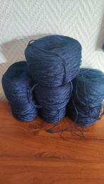 Donkerblauwe navy wol 3 draden samen €4, Hobby en Vrije tijd, Breien en Haken, Ophalen of Verzenden, Zo goed als nieuw
