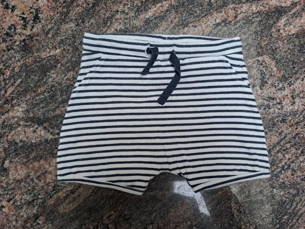 Short de survêtement rayé bleu marine et blanc t 86, Enfants & Bébés, Vêtements de bébé | Taille 86, Utilisé, Garçon ou Fille
