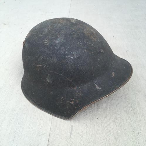 wo2 - Zwitserse helm M1918/40 - met binnenwerk en kinriem, Verzamelen, Militaria | Tweede Wereldoorlog, Landmacht, Helm of Baret