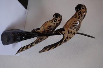 prachtig handgesneden kunstwerk uit buffelhoorn 39.5 cm hoog beschikbaar voor biedingen