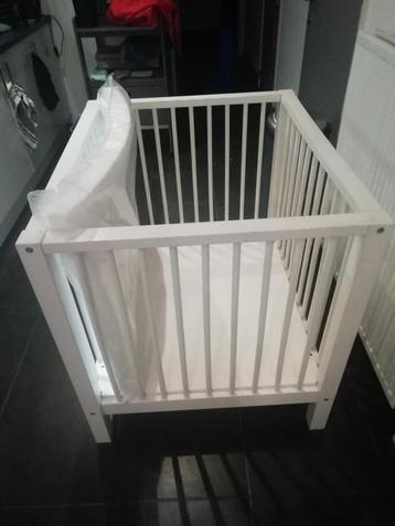 Box en babybedje beschikbaar voor biedingen