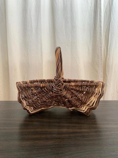 Antieke mand van rotan/rieten en hout, Huis en Inrichting, Woonaccessoires | Schalen en Manden, Zo goed als nieuw, Mand, Hout