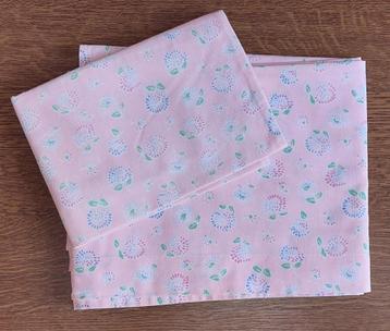 2 Lakens - Allebei met kussensloop - € 1/set  beschikbaar voor biedingen