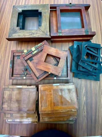 Houten slaapkameraccessoires: vintage foto  beschikbaar voor biedingen