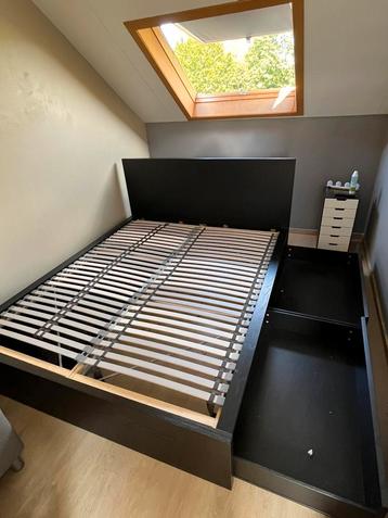 Zwart bed 1m60 x 2m beschikbaar voor biedingen