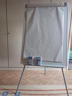 flipchart met staedler stiften en 2 extra rollen papier, Ophalen, Zo goed als nieuw