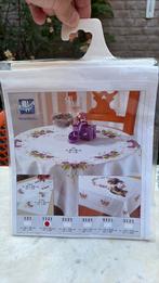 Prachtig geborduurd tafelkleed, Hobby en Vrije tijd, Ophalen, Nieuw