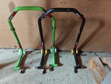 2 Paddock stands  beschikbaar voor biedingen
