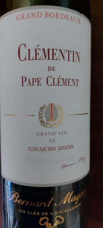 joli lot de 12 vins Clémentin de Pape Clément de qualité 
