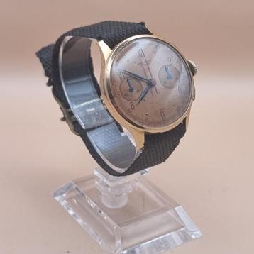 Precisiehorloge met gouden chronograaf beschikbaar voor biedingen