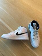 Nike Air Jordan 1 Mid Barely Rose  Maat 38  NIEUW, Neuf, Enlèvement ou Envoi, Rose, Sneakers et Baskets