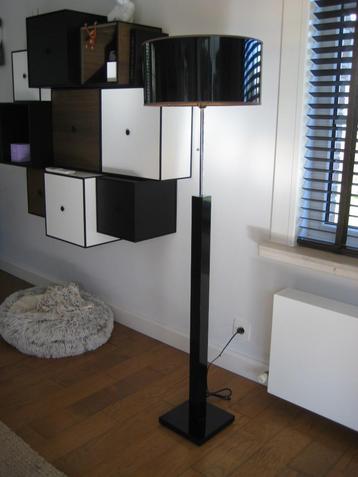 Mooie staande lamp beschikbaar voor biedingen