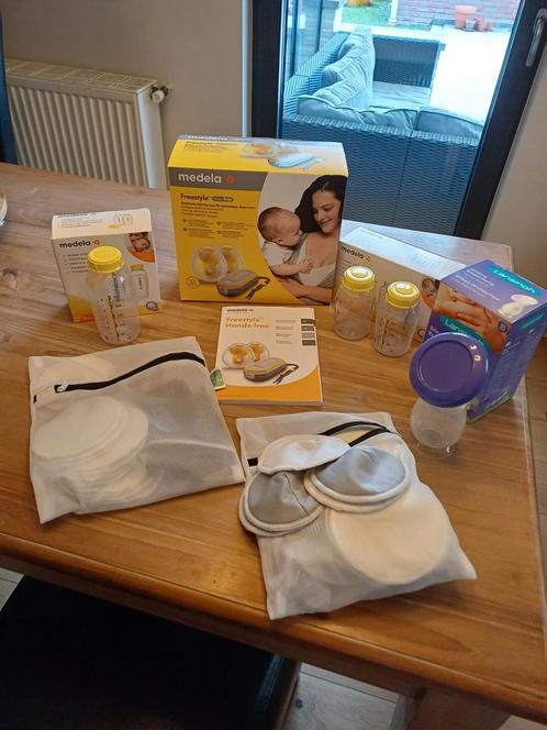 Medela freestyle handsfree borstkolf + extras, Kinderen en Baby's, Babyvoeding en Toebehoren, Zo goed als nieuw, Borstkolf, Ophalen