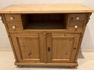 grenen kastje beschikbaar voor biedingen