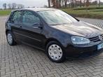 Golf 5/benzine/ 1.6cc/ 85 kw / parkeer camera, Auto's, 1590 cc, Zwart, Bedrijf, Golf