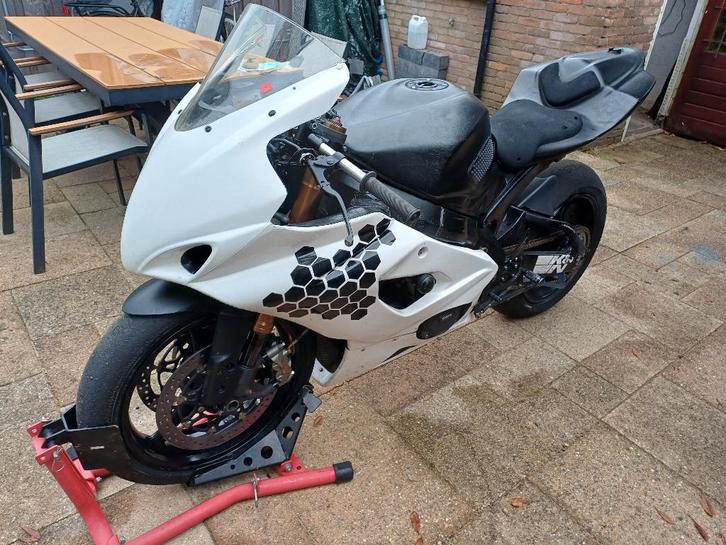 Suzuki gsxr 1000 k5 circuitmotor, Motos, Motos | Suzuki, Particulier, Super Sport, plus de 35 kW, 4 cylindres, Permis Moto A, Quickshifter