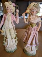 Paar polychrome beeldjes in porseleinen biscuit., Antiek en Kunst, Ophalen