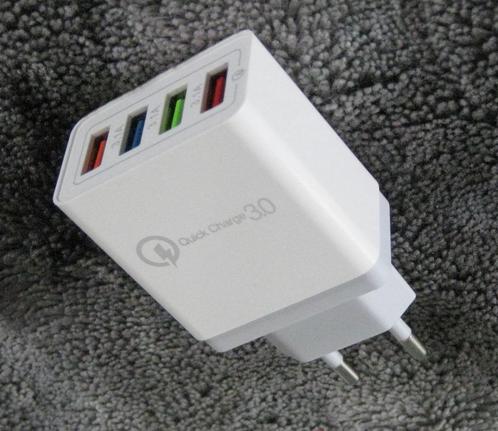 USB Oplader 30W Quick Charge 3.0 USB Charging Adapter 4 Port, Telecommunicatie, Mobiele telefoons | Telefoon-opladers, Zo goed als nieuw