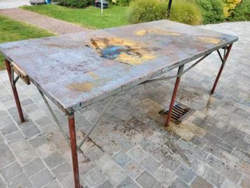 Grote metalen werkbank/ lastafel beschikbaar voor biedingen
