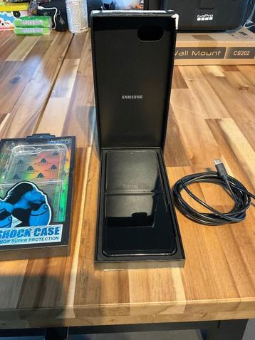 Samsung z flip 5  beschikbaar voor biedingen