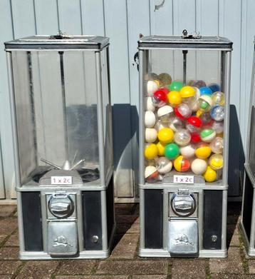 2 euro Beaver capsule automaat. Tattoo Pokémon kauwgom

 beschikbaar voor biedingen