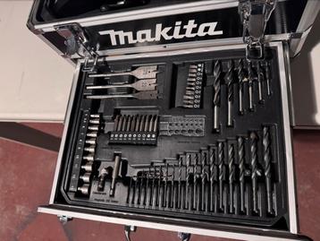 Makita Accuboormachine – 18V. 2 accu’s, lader accessoireset beschikbaar voor biedingen