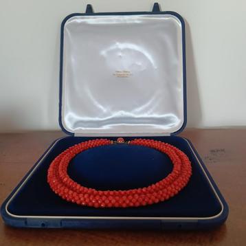 Antiek bloedkoraal collier 64 gram sluiting zilver beschikbaar voor biedingen