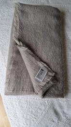 Poncho châle kaki clair, Kleding | Dames, Mutsen, Sjaals en Handschoenen, Ophalen, Zo goed als nieuw