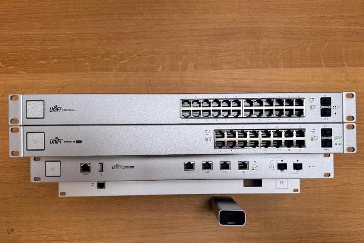 Ubiquiti Unify Gateway, Switch, POE Switch Cloud Key,..., Computers en Software, Netwerk switches, Gebruikt, Ophalen of Verzenden