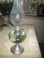 Glazen  petroleumlamp., Ophalen of Verzenden