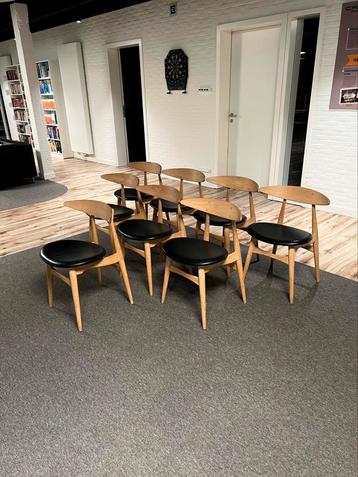 8 Carl Hansen CH33 beschikbaar voor biedingen