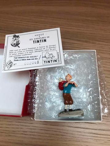 PXI Tintin avec Milou dans son dos 