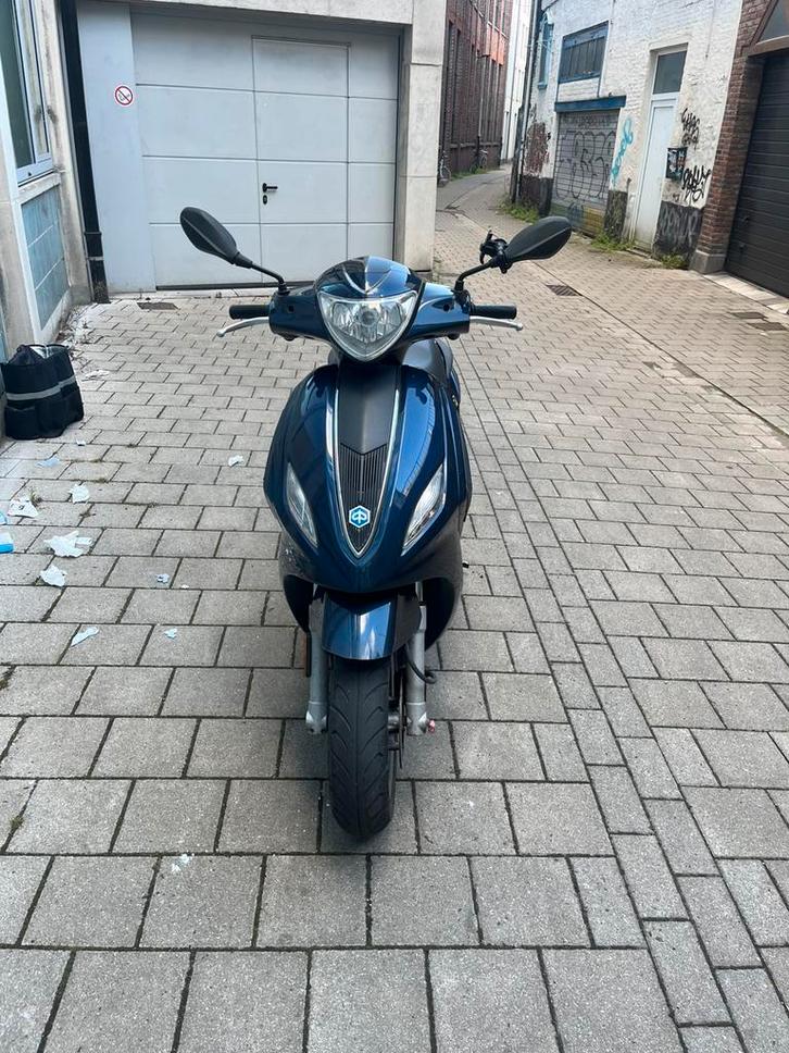 Piaggio fly A klasse te koop, Fietsen en Brommers, Scooters | Piaggio, Gebruikt, Fly, Klasse A (25 km/u), Benzine, Ophalen