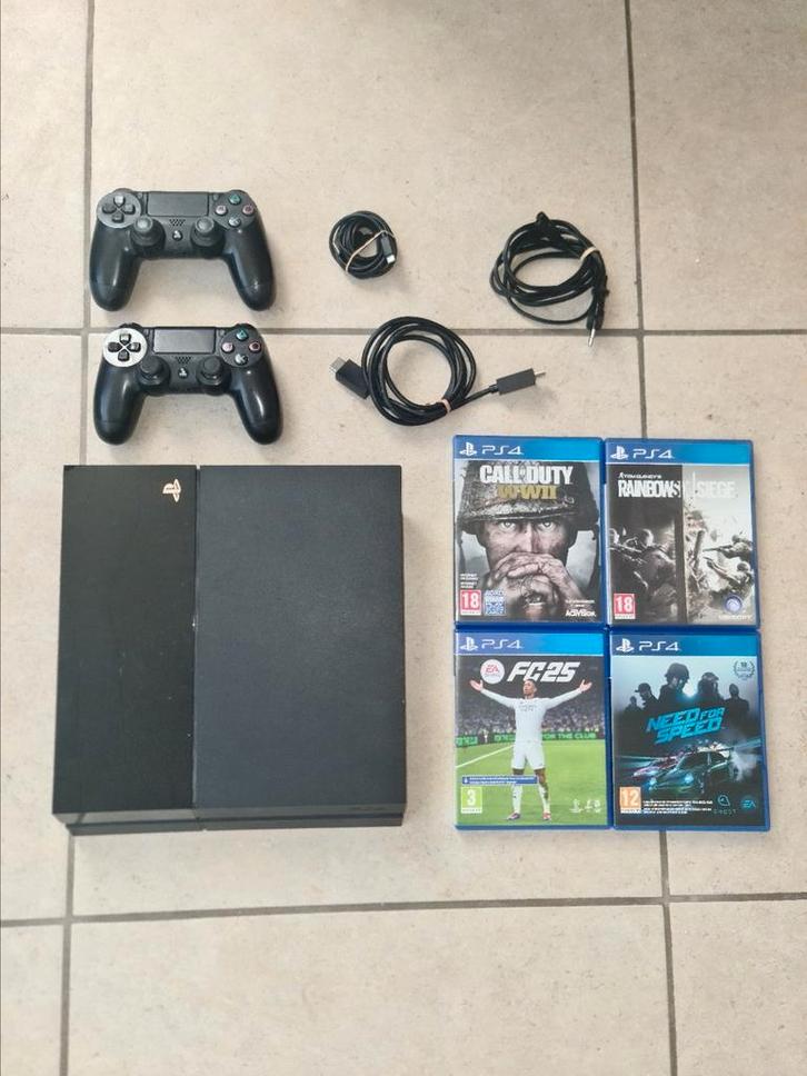 Sony PlayStation 4 | 2 Controllers | 4 Populaire Games, Games en Spelcomputers, Spelcomputers | Sony PlayStation 4, Zo goed als nieuw