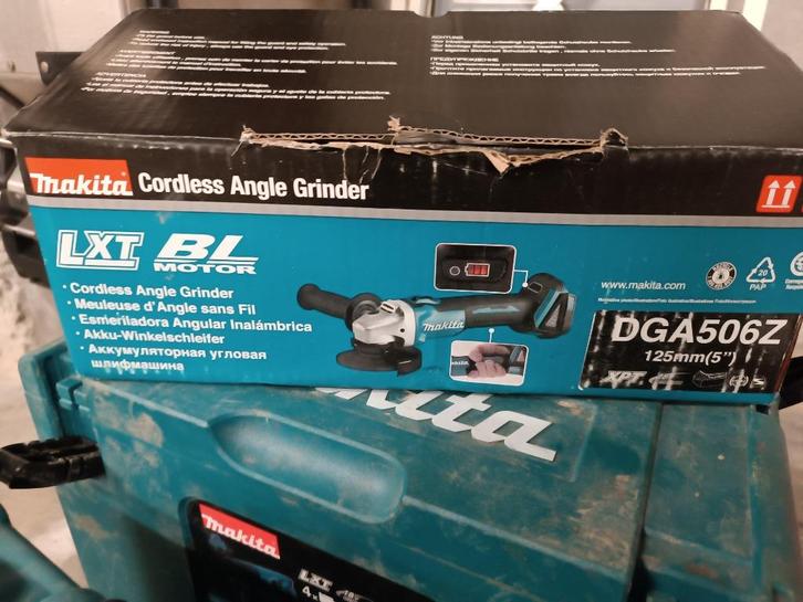 Makita lot — nieuwe grinder + dubbele oplader, Doe-het-zelf en Bouw, Gereedschap | Slijpmachines, Nieuw, Haakse handslijpmachine
