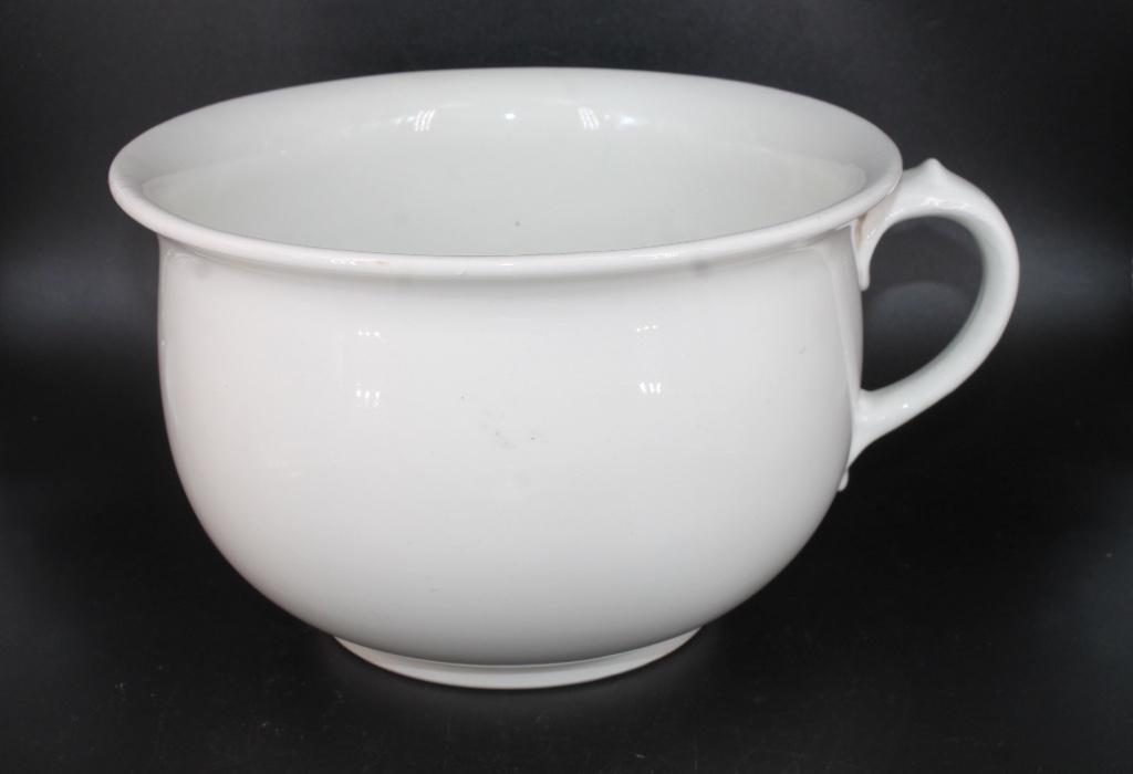 Grote oude witte aardewerken pot