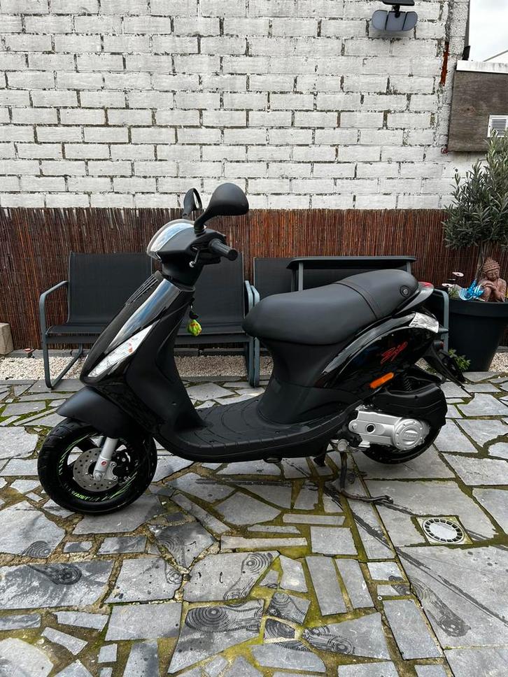 Piaggio zip 45 b klasse Iget euro 5, Fietsen en Brommers, Scooters | Piaggio, Zo goed als nieuw, Zip, Ophalen