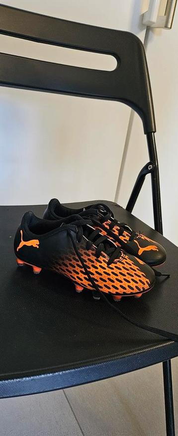 Voetbalschoenen kind maat 28 beschikbaar voor biedingen