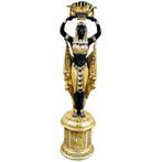 Statue féminine égyptienne avec socle – Egypte Hauteur 236 c