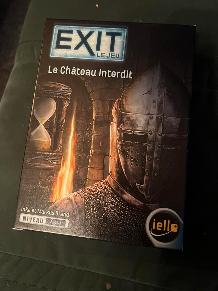 IELLO Verlaat het spel - the Castle, Hobby en Vrije tijd, Gezelschapsspellen | Kaartspellen, Nieuw, Ophalen of Verzenden