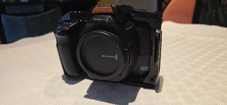 Blackmadic 6K Pro + cage, TV, Hi-fi & Vidéo, Caméscopes numériques, Comme neuf, Caméra, Autres marques, Moins de 8x, Enlèvement
