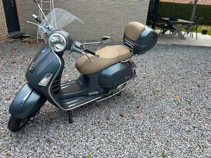 Zeer mooie vespa 250 ie, Fietsen en Brommers, Snorfietsen en Snorscooters, Zo goed als nieuw, Vespa, Benzine, Ophalen