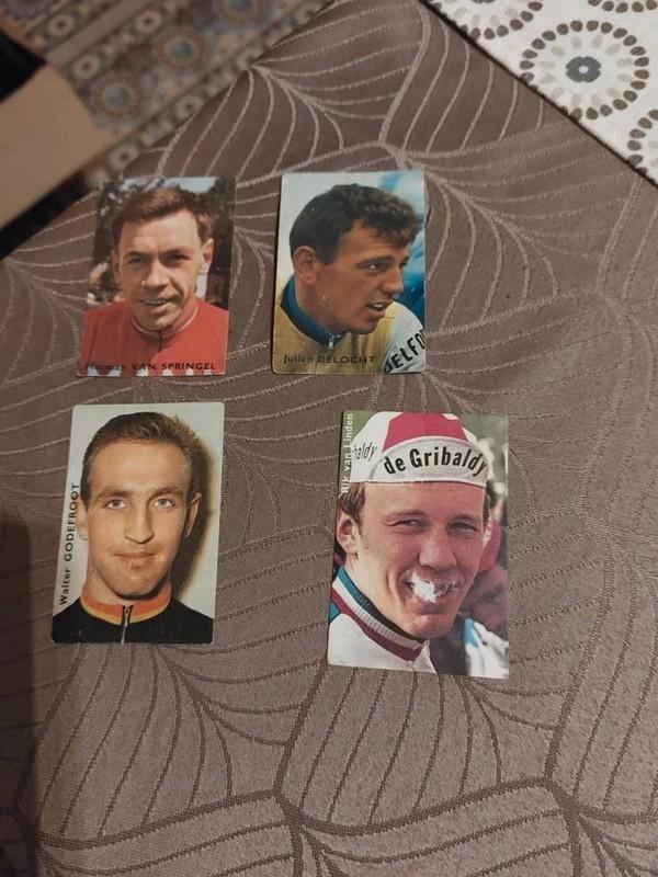 4 prentjes/chromo's / wielrenners / jaren '70 / Victoria, Collections, Articles de Sport & Football, Utilisé, Affiche, Image ou Autocollant